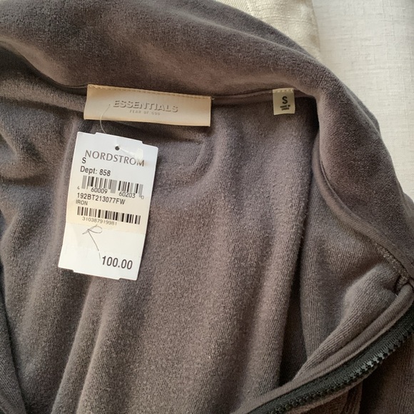 Essentials. NWT $69 - Picture 7 of 11